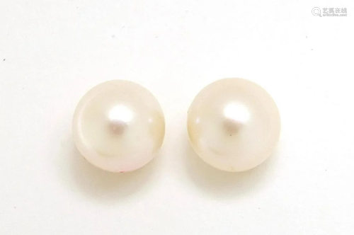 Pair of 9ct gold cultured pearl stud earrings, 7.0mm in