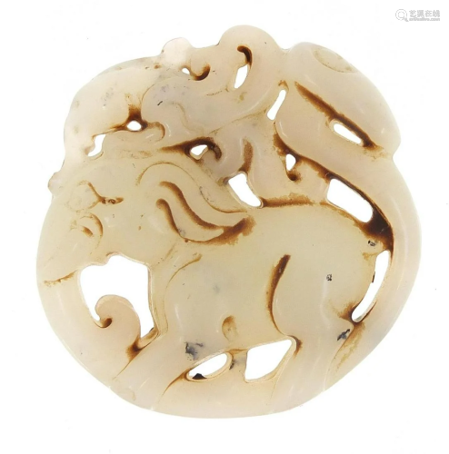 Chinese white jade carving of an elephant, 5.5cm in