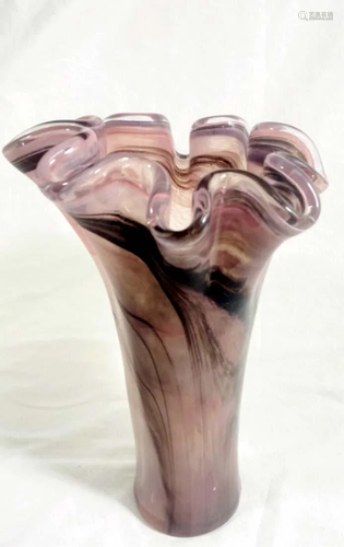 LOVELY LAVENDER SHADED RUFFLE TOP ART GLASS VASE