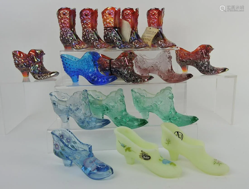 Fenton lot of 16 glass slippers, shoes,