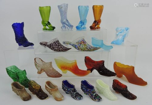 Lot of 21 glass slippers and shoes: Fenton,