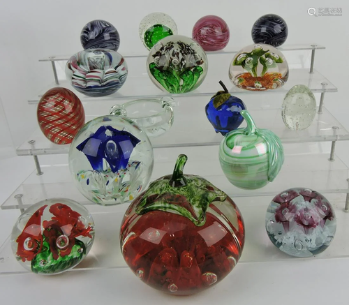 Lot of 16 paperweights, various makers