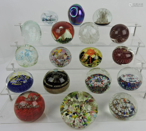 Lot of 18 paperweights, various makers