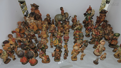 Anri lot of 99 wooden figures, made in Italy