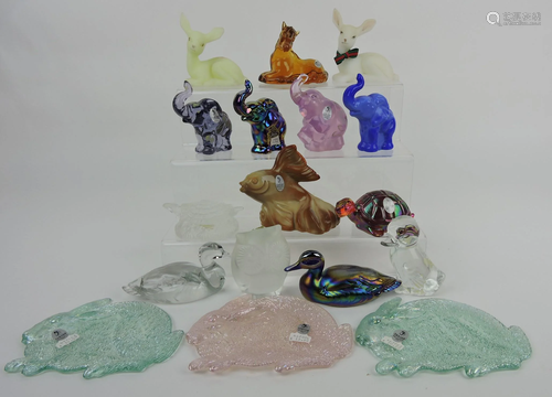 Fenton lot of 17 figures: deer, horse,