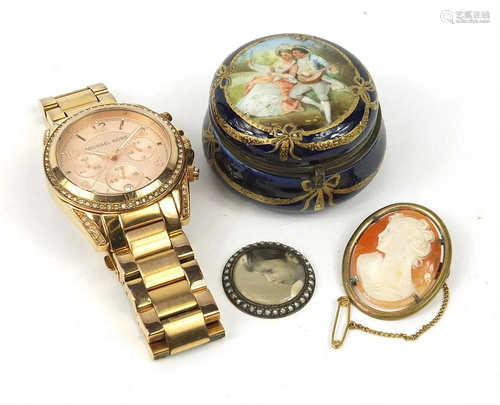 Sundry items including a porcelain pill box and cameo