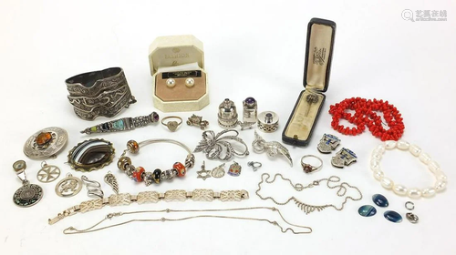 Antique and later jewellery including silver necklaces