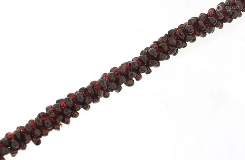 Vintage garnet necklace, 60cm in length, 112.7g