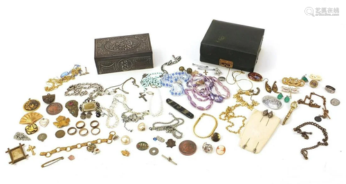 Antique and later jewellery including brooches,