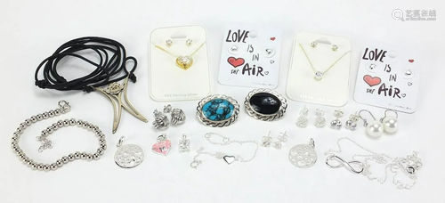 Silver jewellery including two cabochon stone brooches,