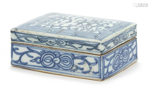 Chinese blue and white porcelain box and cover hand