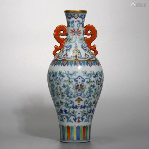 Qing Dynasty Doucai vase,wpainted auspicious