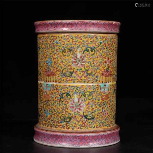 Qing Dynasty famille-rose brush pot,It can be divided