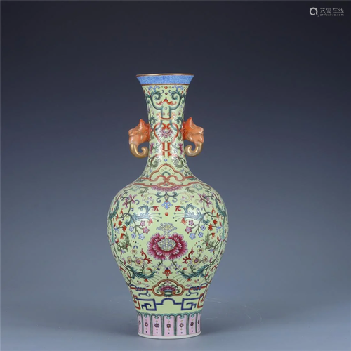 Old stock familli-rose vase,with Qianlong