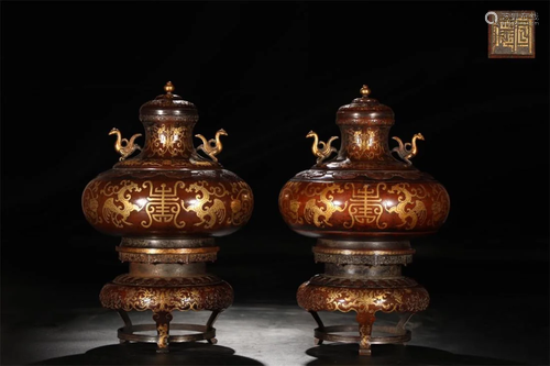 A pair of Ming Dynasty incense burners,with lid,with