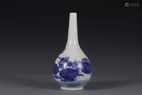 Qing Dynasty blue and white vase.painted lotus