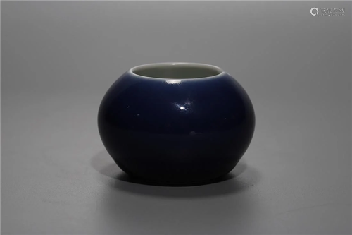 Qing Dynasty blue glazed jar,with Yongzheng mark.