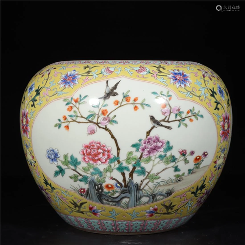 Qing Dynasty yellow ground famille-rose jar,painted