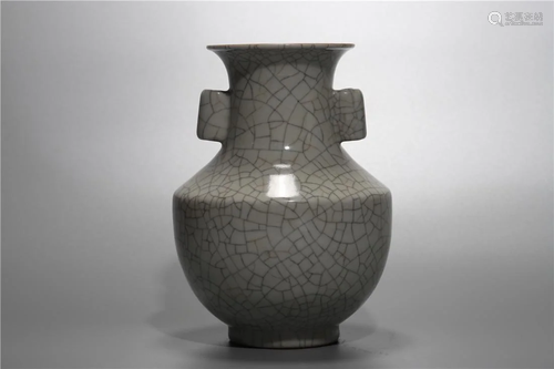 Qing Dynasty white glazed vase,with Qianlong