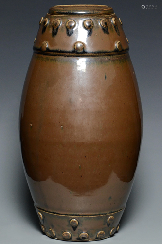 A RUSSET GLAZED JAR AND COVER