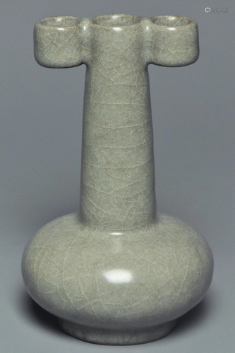 A GUANYAO VASE