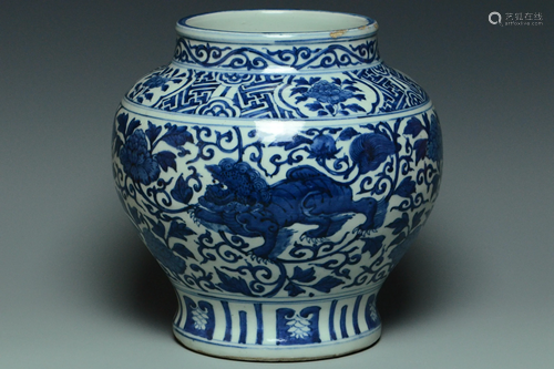 A MING DYNASTY BLUE AND WHITE PORCELAIN JAR