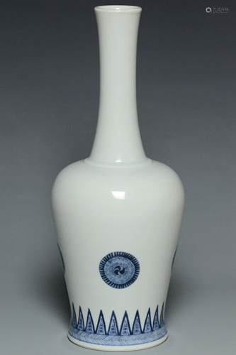 A BLUE AND WHITE VASE KANGXI MARK