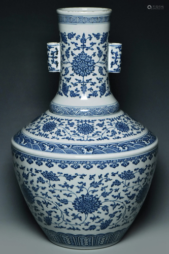 A VERY LARGE BLUE AND WHITE VASE YONGZHENG PERIOD