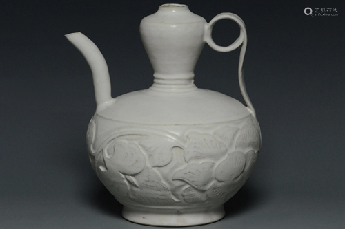 A WHITE GLAZED LOTUS PETAL EWER