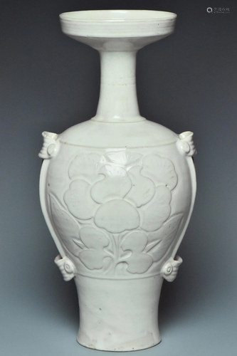 A LIAO DYNASTY WHITE GLAZED FLORAL VASE