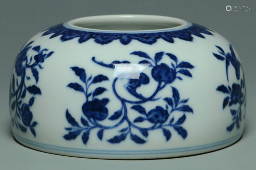 A PEACH BRUSH WASHER QIANLONG MARK AND PERIOD