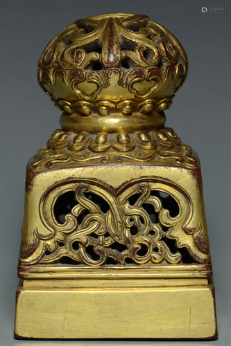 A QING DYNASTY GILT BRONZE SEAL