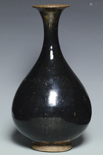 A RUSSET SPLASHED BLACK GLAZED VASE