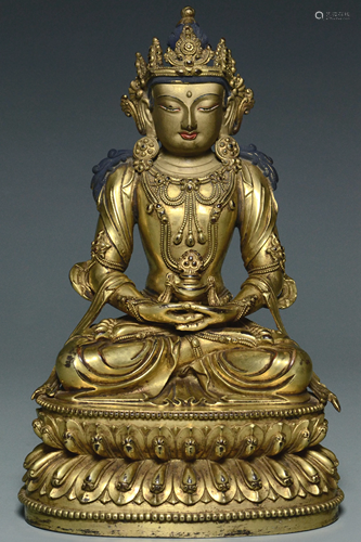 A MING DYNASTY GILT BRONZE FIGURE OF AMITAYUS