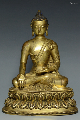 A QING DYNASTY GILT BRONZE FIGURE OF BUDDHA