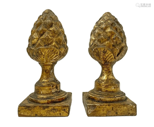 Couple small pinecones in gilded wood, XIX century. H