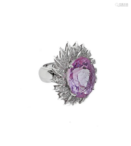 White gold ring with central stone amethyst and