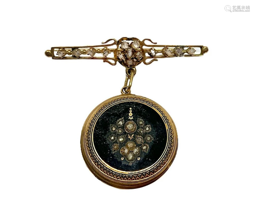 Brooch antique gold pendant with roses and on the