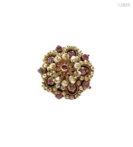 Brooch with pearls and rubies in red gold, 14 grams