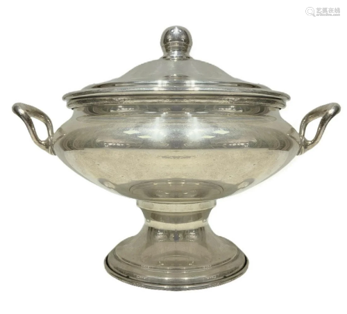 Tureen with silver handles. Weight 1,614 kg. H 27 cm