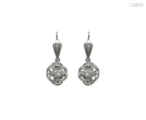 Earrings with pendants in the dome in white gold and