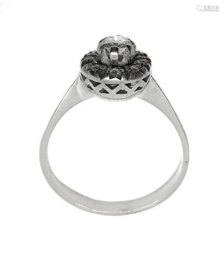 Ring in white gold with diamond in the center and of