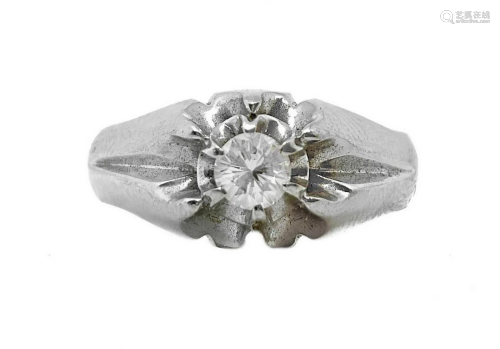 White gold ring with solitaire. Gr 7.4