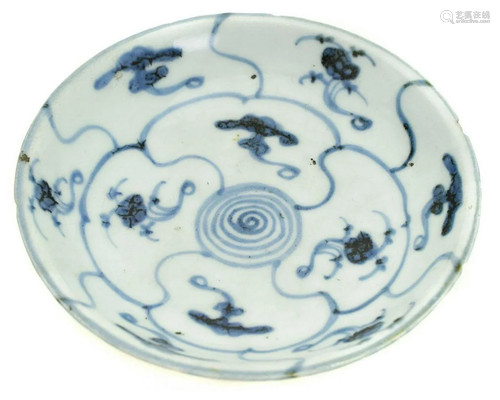 Saucer, China, nineteenth century. 15 Cm