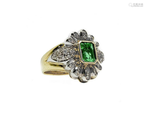 Ring in yellow gold, diamonds and emeralds. Diamonds