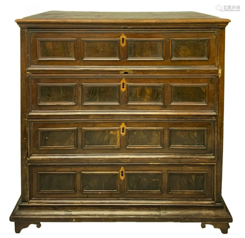 Chest of drawers in walnut, late seventeenth century,
