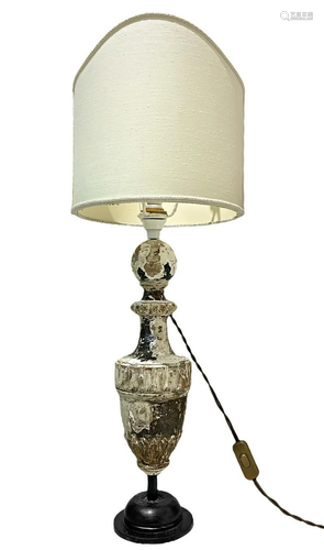 Lamp with metal base and shabby chic wood on the basis