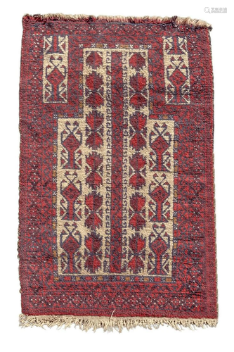 Carpet in shades of red with decoration in horizontal