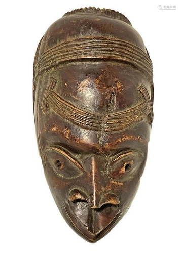 Mask Bamileke, Cameroon, mid-twentieth century. H 35 cm