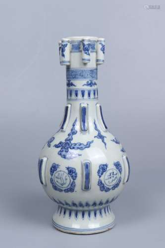 chinese blue and white porcelain flower pattern vase